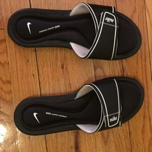 NIKE COMFORT SLIDES